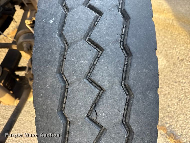 image for item FB8585 2005 International 7400 dump truck