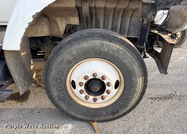 image for item FB8585 2005 International 7400 dump truck