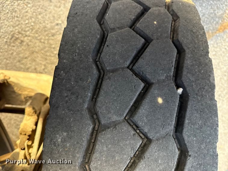 image for item FB8585 2005 International 7400 dump truck