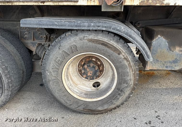 image for item FB8585 2005 International 7400 dump truck