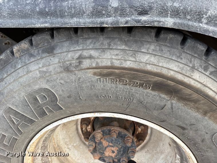 image for item FB8585 2005 International 7400 dump truck