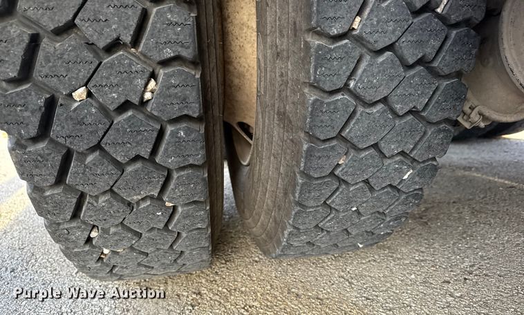 image for item FB8585 2005 International 7400 dump truck