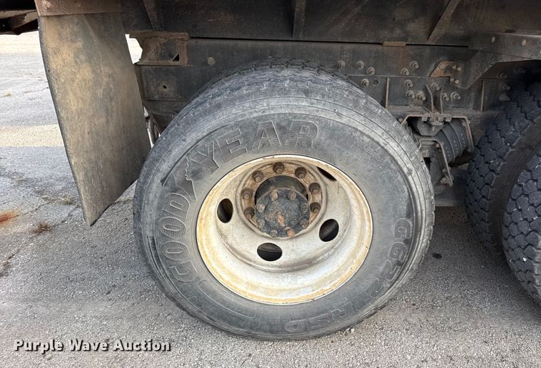 image for item FB8585 2005 International 7400 dump truck