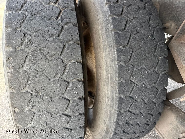 image for item FB8585 2005 International 7400 dump truck