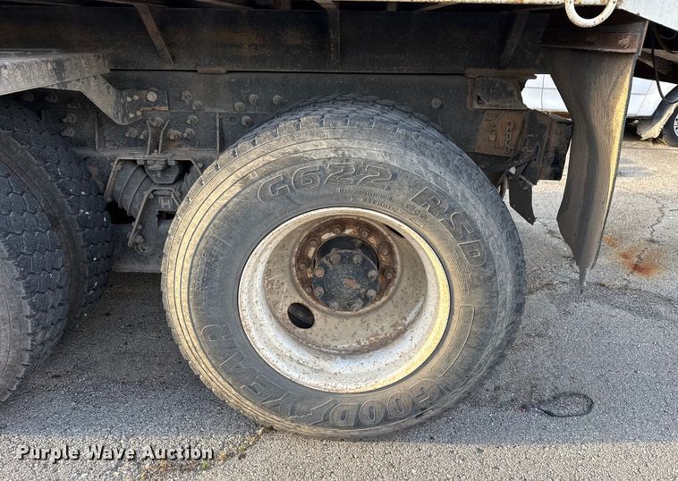 image for item FB8585 2005 International 7400 dump truck