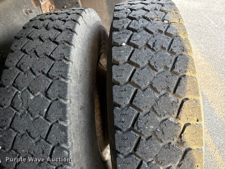 image for item FB8585 2005 International 7400 dump truck