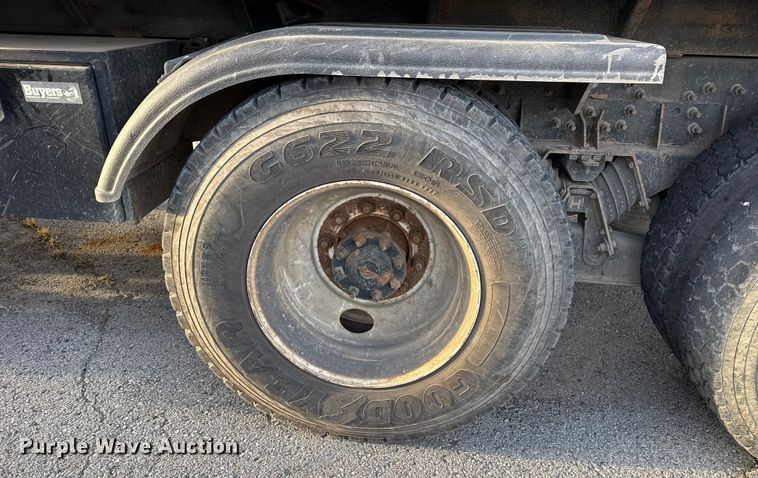 image for item FB8585 2005 International 7400 dump truck