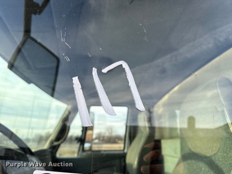 image for item FB8585 2005 International 7400 dump truck