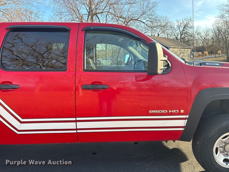 image for item FG0502 2008 Chevrolet Silverado 2500HD Crew Cab pickup truck