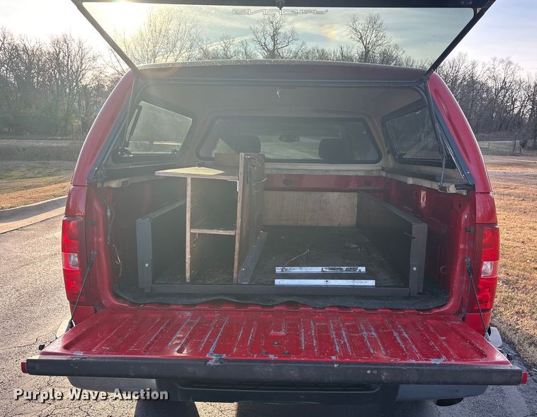 image for item FG0502 2008 Chevrolet Silverado 2500HD Crew Cab pickup truck