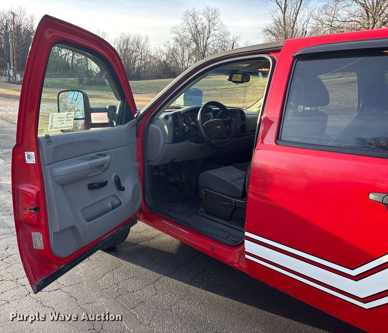 image for item FG0502 2008 Chevrolet Silverado 2500HD Crew Cab pickup truck