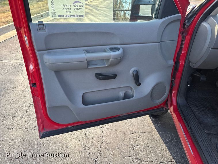 image for item FG0502 2008 Chevrolet Silverado 2500HD Crew Cab pickup truck