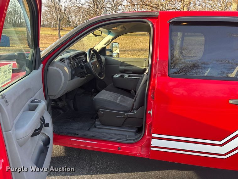 image for item FG0502 2008 Chevrolet Silverado 2500HD Crew Cab pickup truck