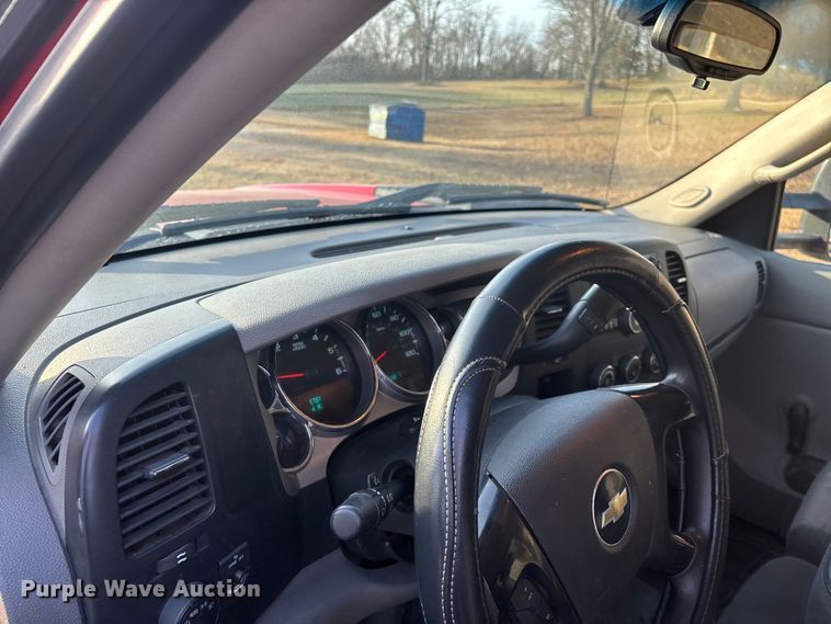 image for item FG0502 2008 Chevrolet Silverado 2500HD Crew Cab pickup truck