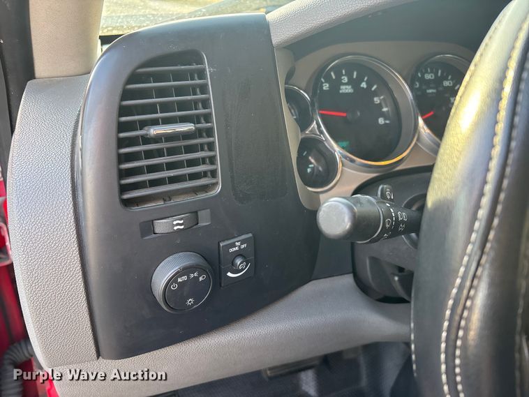 image for item FG0502 2008 Chevrolet Silverado 2500HD Crew Cab pickup truck