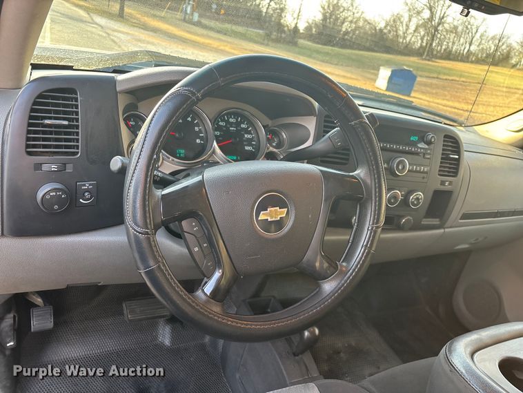 image for item FG0502 2008 Chevrolet Silverado 2500HD Crew Cab pickup truck