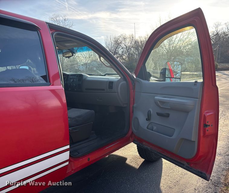 image for item FG0502 2008 Chevrolet Silverado 2500HD Crew Cab pickup truck