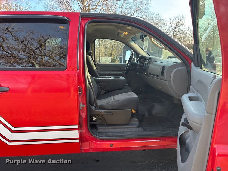 image for item FG0502 2008 Chevrolet Silverado 2500HD Crew Cab pickup truck