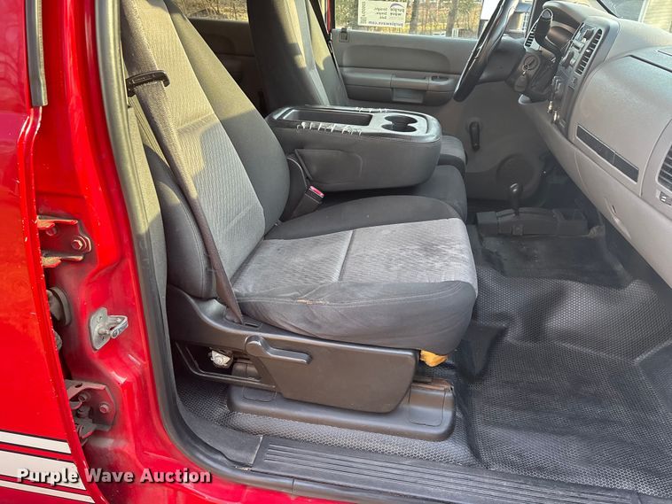 image for item FG0502 2008 Chevrolet Silverado 2500HD Crew Cab pickup truck