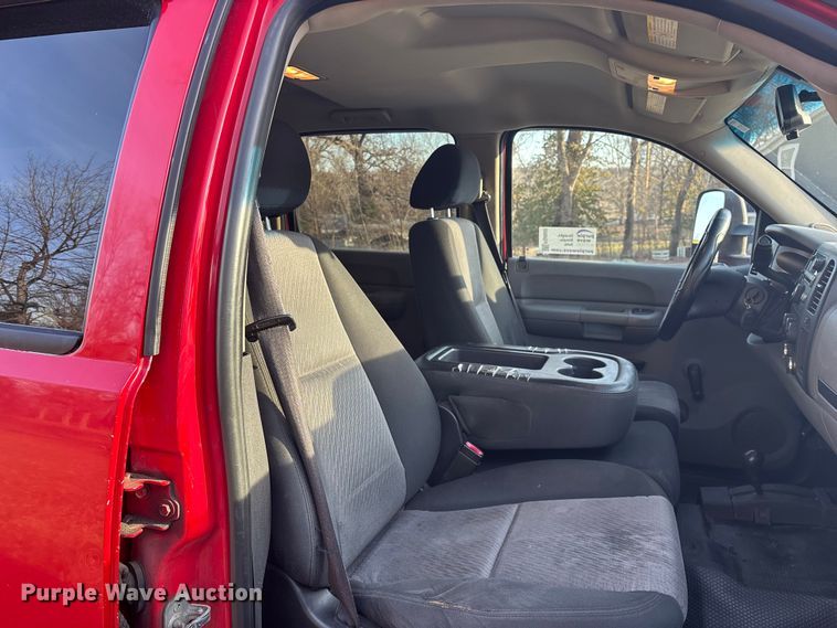 image for item FG0502 2008 Chevrolet Silverado 2500HD Crew Cab pickup truck