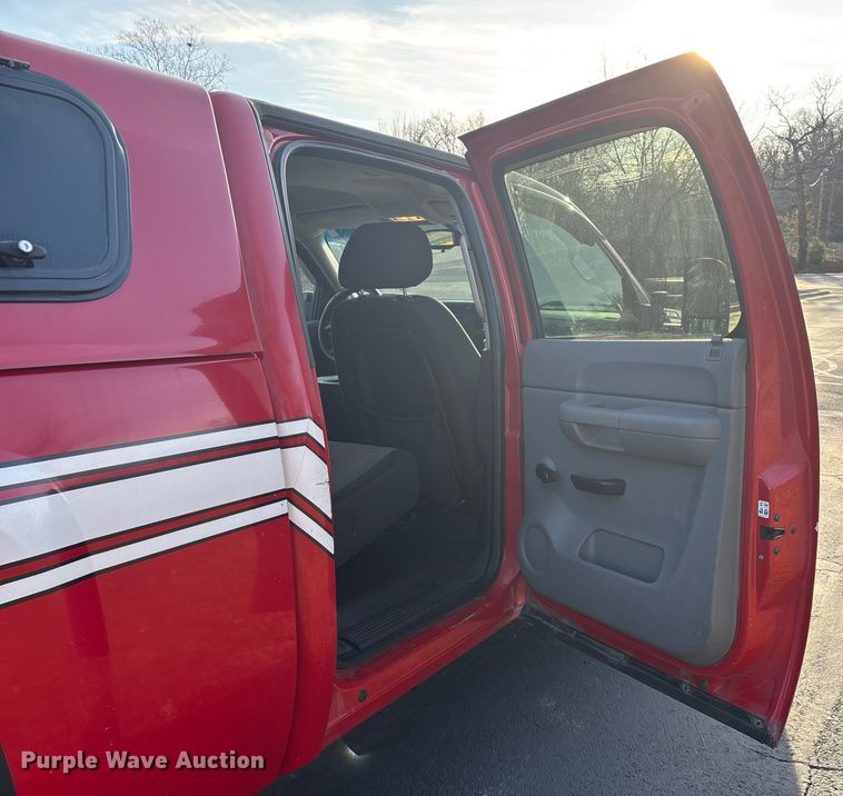 image for item FG0502 2008 Chevrolet Silverado 2500HD Crew Cab pickup truck