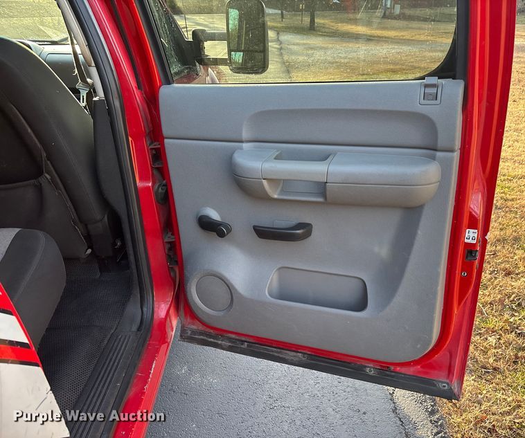 image for item FG0502 2008 Chevrolet Silverado 2500HD Crew Cab pickup truck