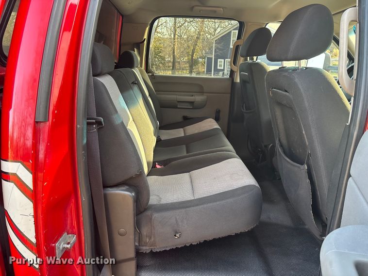 image for item FG0502 2008 Chevrolet Silverado 2500HD Crew Cab pickup truck