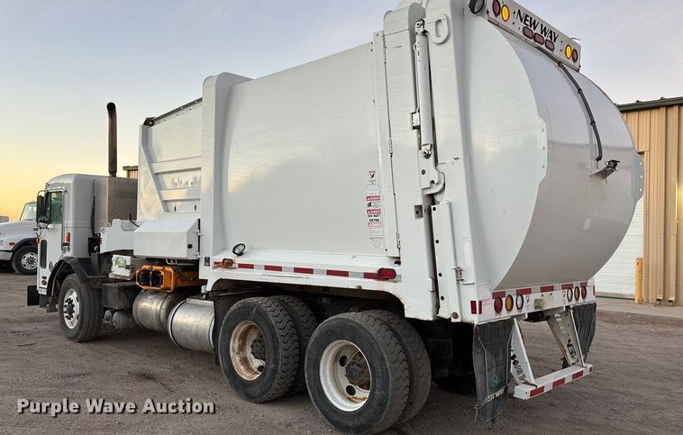image for item FG1669 2014 Peterbilt 320 refuse truck