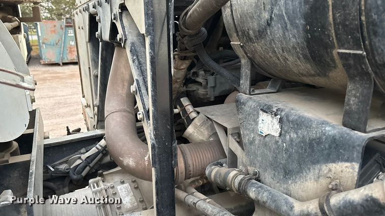 image for item FG1669 2014 Peterbilt 320 refuse truck