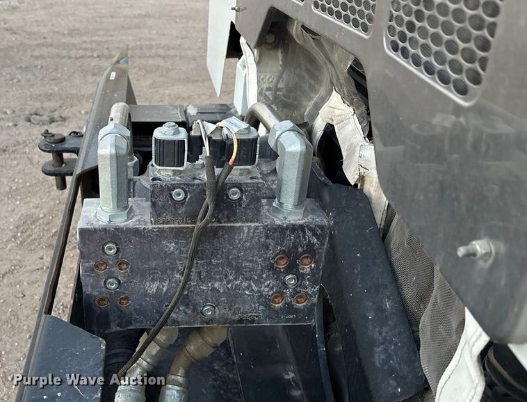 image for item FG1669 2014 Peterbilt 320 refuse truck