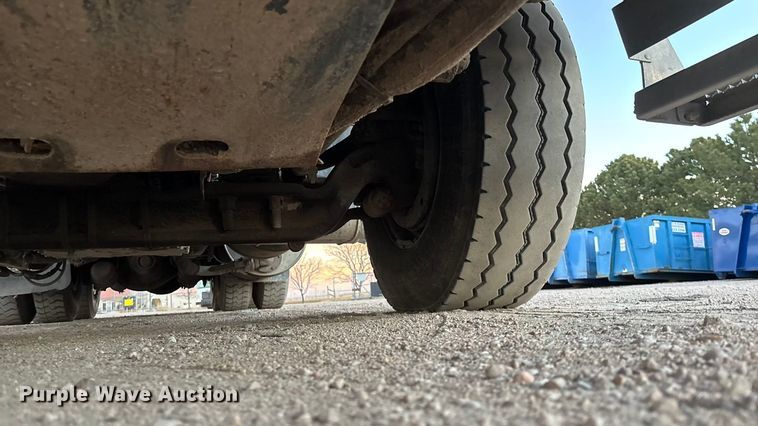 image for item FG1669 2014 Peterbilt 320 refuse truck