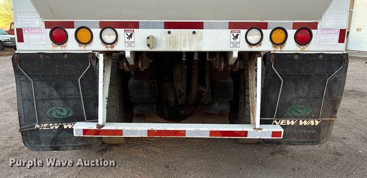 image for item FG1669 2014 Peterbilt 320 refuse truck