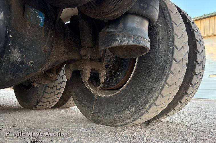 image for item FG1669 2014 Peterbilt 320 refuse truck