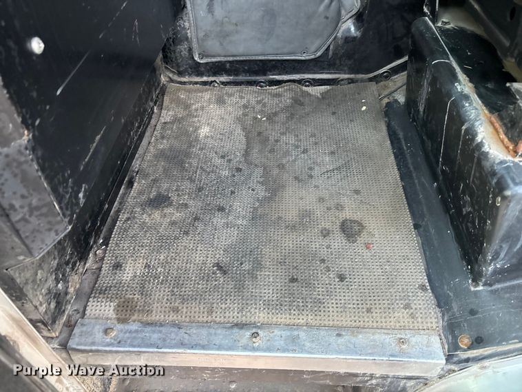 image for item FG1669 2014 Peterbilt 320 refuse truck