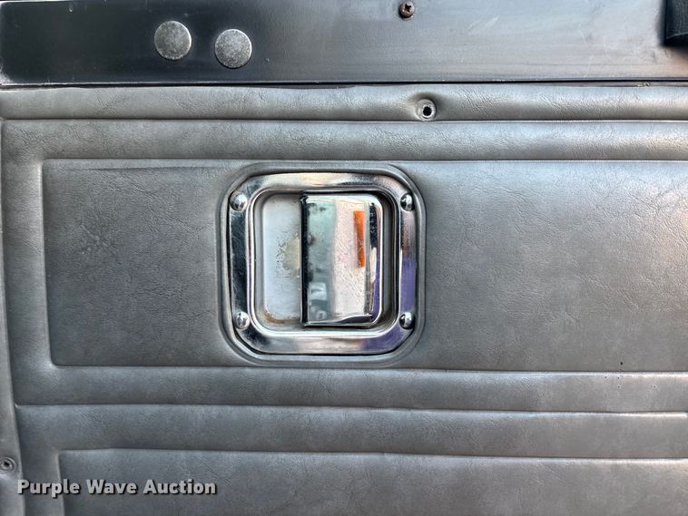 image for item FG1669 2014 Peterbilt 320 refuse truck