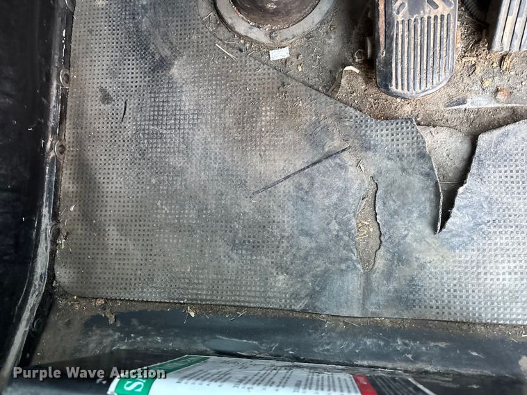 image for item FG1669 2014 Peterbilt 320 refuse truck