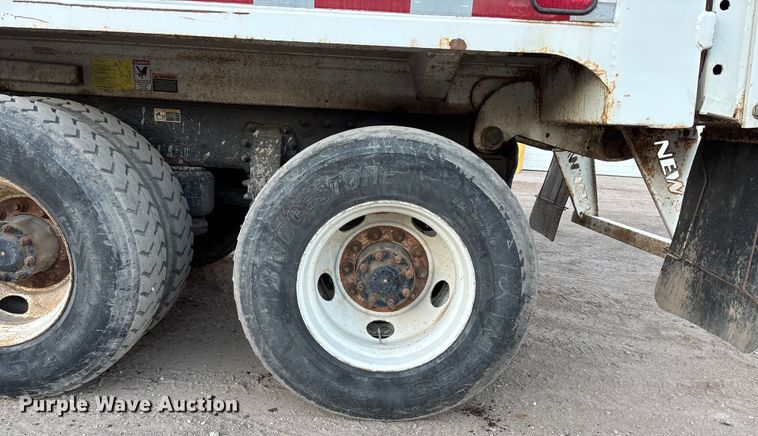 image for item FG1669 2014 Peterbilt 320 refuse truck