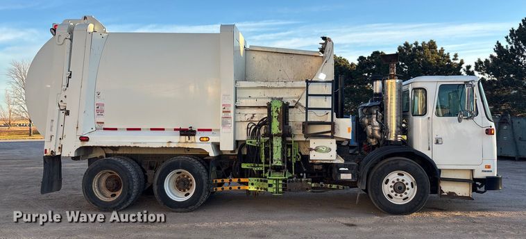 image for item FG1670 2011 Autocar Xpeditor refuse truck