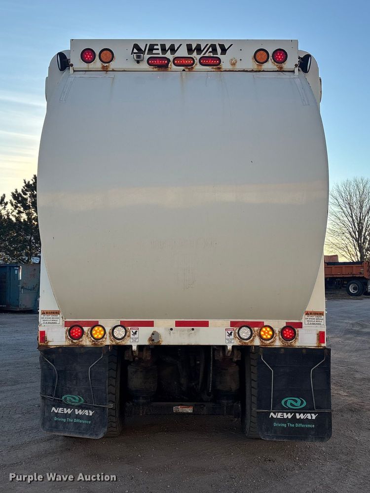 image for item FG1670 2011 Autocar Xpeditor refuse truck