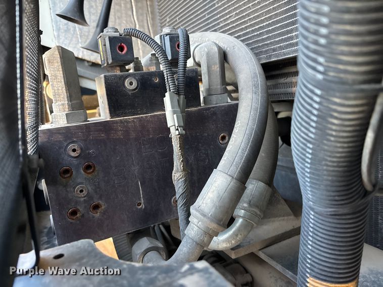 image for item FG1670 2011 Autocar Xpeditor refuse truck