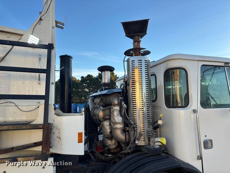 image for item FG1670 2011 Autocar Xpeditor refuse truck