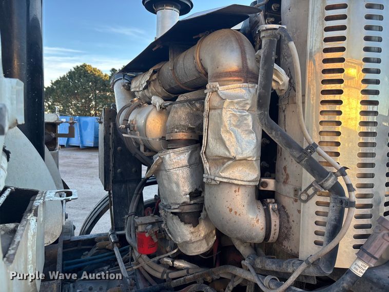 image for item FG1670 2011 Autocar Xpeditor refuse truck