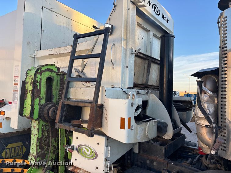 image for item FG1670 2011 Autocar Xpeditor refuse truck