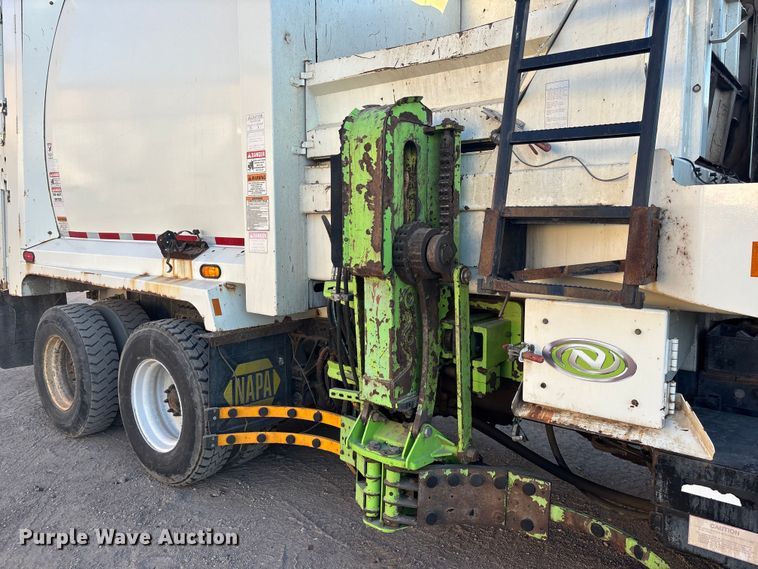 image for item FG1670 2011 Autocar Xpeditor refuse truck