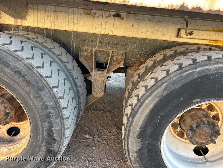 image for item FG1670 2011 Autocar Xpeditor refuse truck