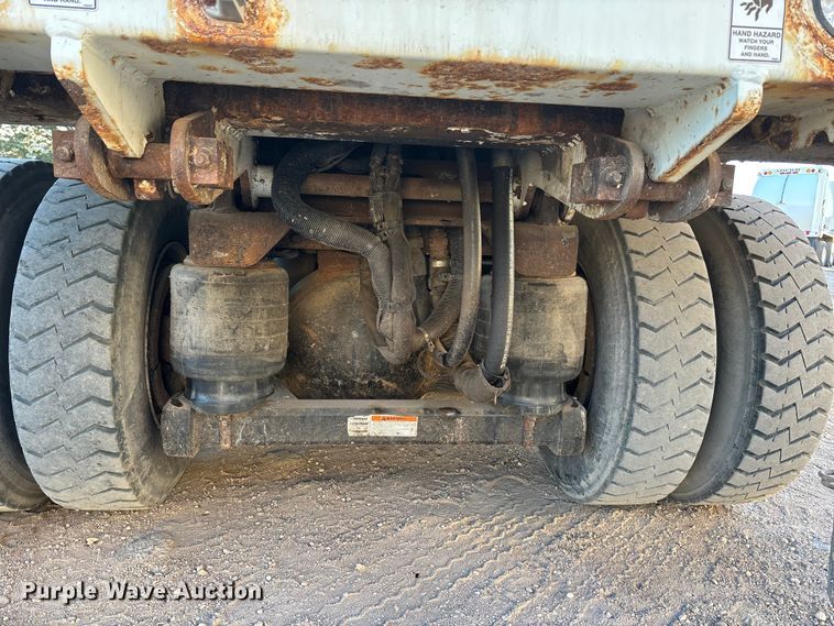 image for item FG1670 2011 Autocar Xpeditor refuse truck