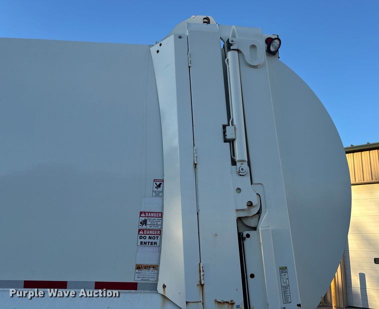 image for item FG1670 2011 Autocar Xpeditor refuse truck