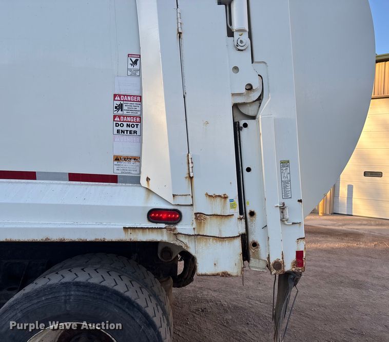image for item FG1670 2011 Autocar Xpeditor refuse truck