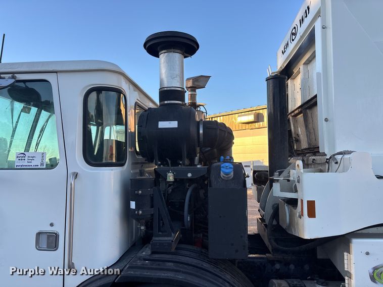 image for item FG1670 2011 Autocar Xpeditor refuse truck