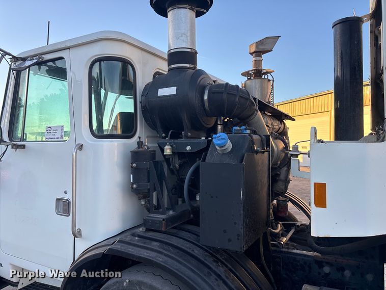 image for item FG1670 2011 Autocar Xpeditor refuse truck